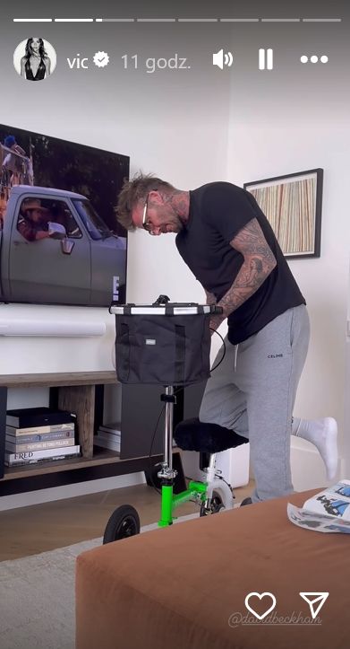 Victoria Beckham dostała od męża hulajnogę z koszykiem na wino