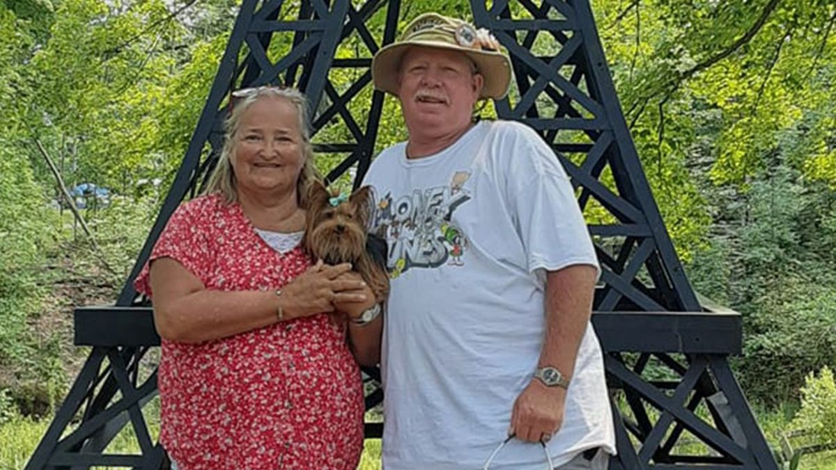 Małżeństwo w tym samym czasie zmarło na COVID-19