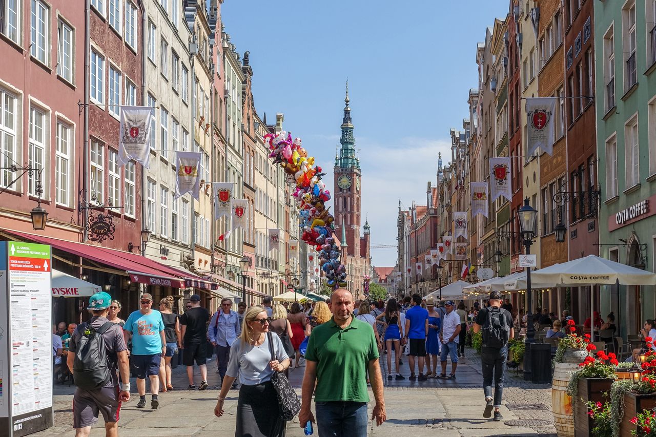 O to pytają turyści w Trójmieście. Parawany, delfiny i pogoda