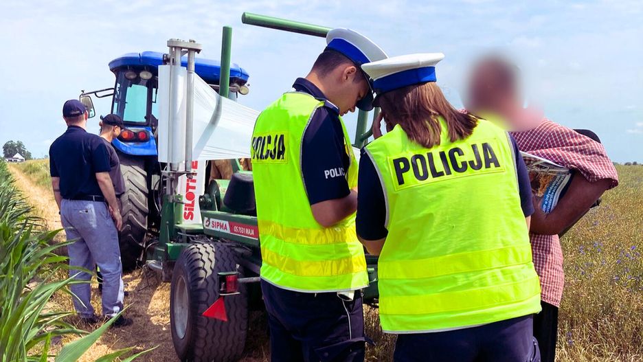 Policja kontroluje i poucza rolników o zagrożeniach podczas żniw