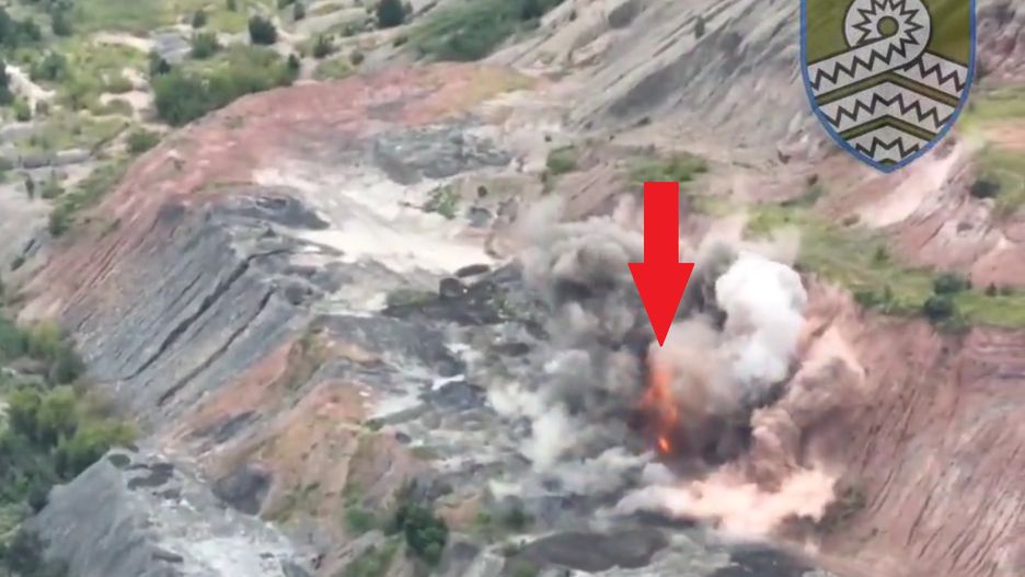 Rosyjski 2S4 Tulipan zniszczony ogniem kontrbateryjnym.