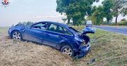 Tragedia. Kierujący audi wjechał do rowu i wypadł z auta!