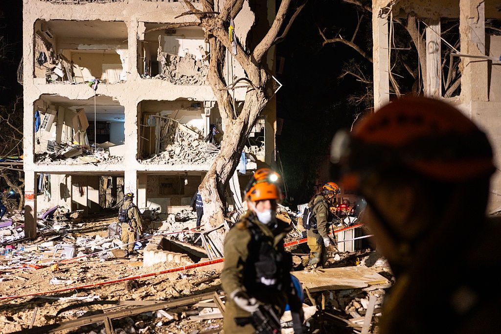 Irański pocisk uderzył w miasto Arad.