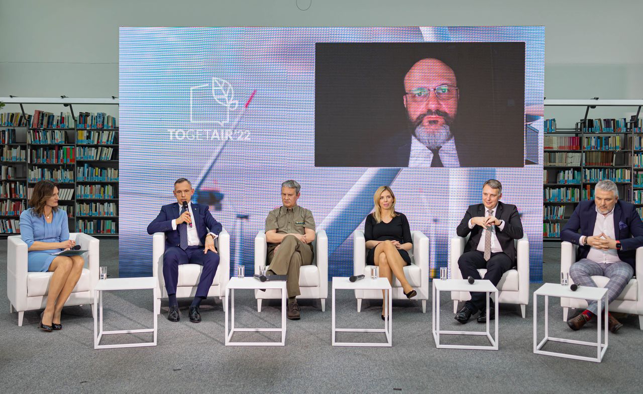 Odnawialne źródła energii. Czy wiatraki i panele to przyszłość energii?