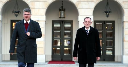Hołownia diagnozuje "największy problem" z Kamińskim i Wąsikiem. "Sejmowa tragikomedia"