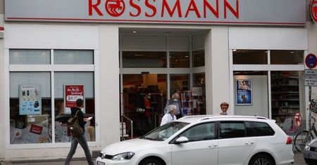 Godziny dla seniorów w Rossmannie. Osoby 60+ mogą liczyć na zniżki