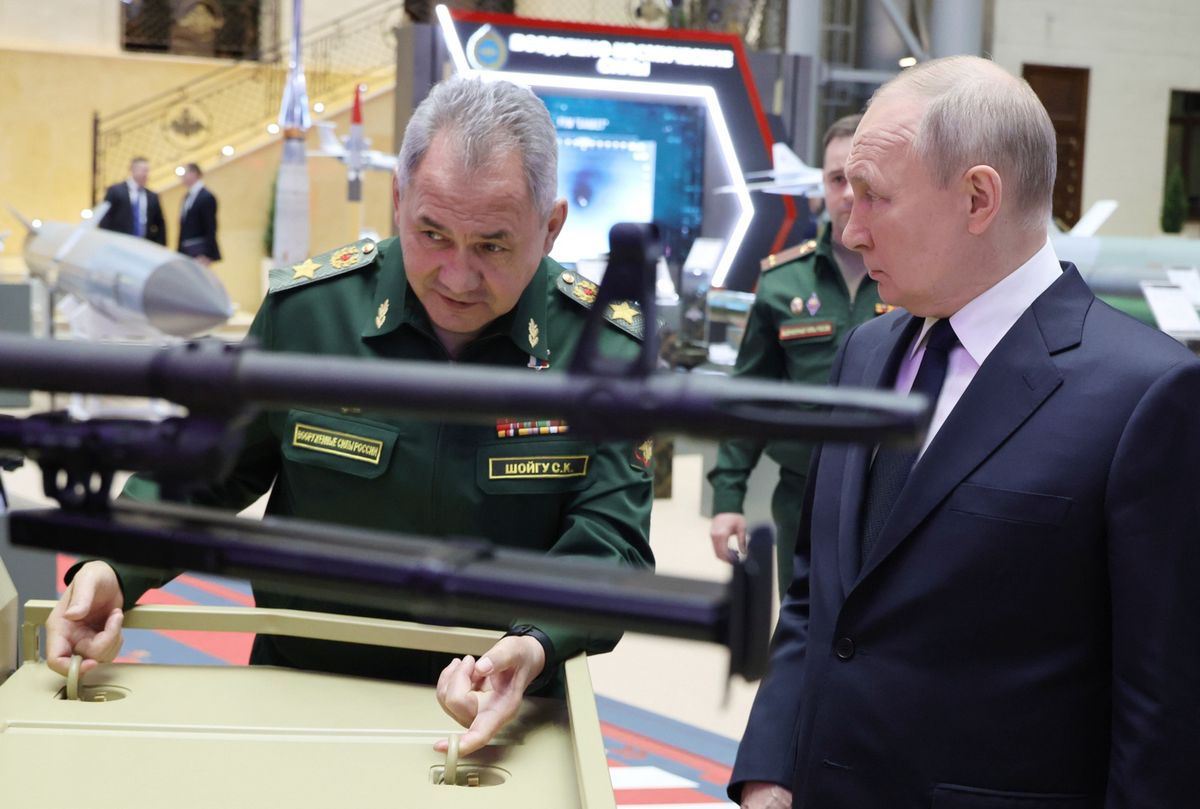 Siergiej Szojgu podczas spotkania z Władimirem Putinem