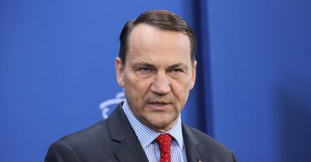Sikorski tłumaczy, dlaczego należy wspierać Ukrainę. "Putin nie jest w stanie zagrozić Polsce"