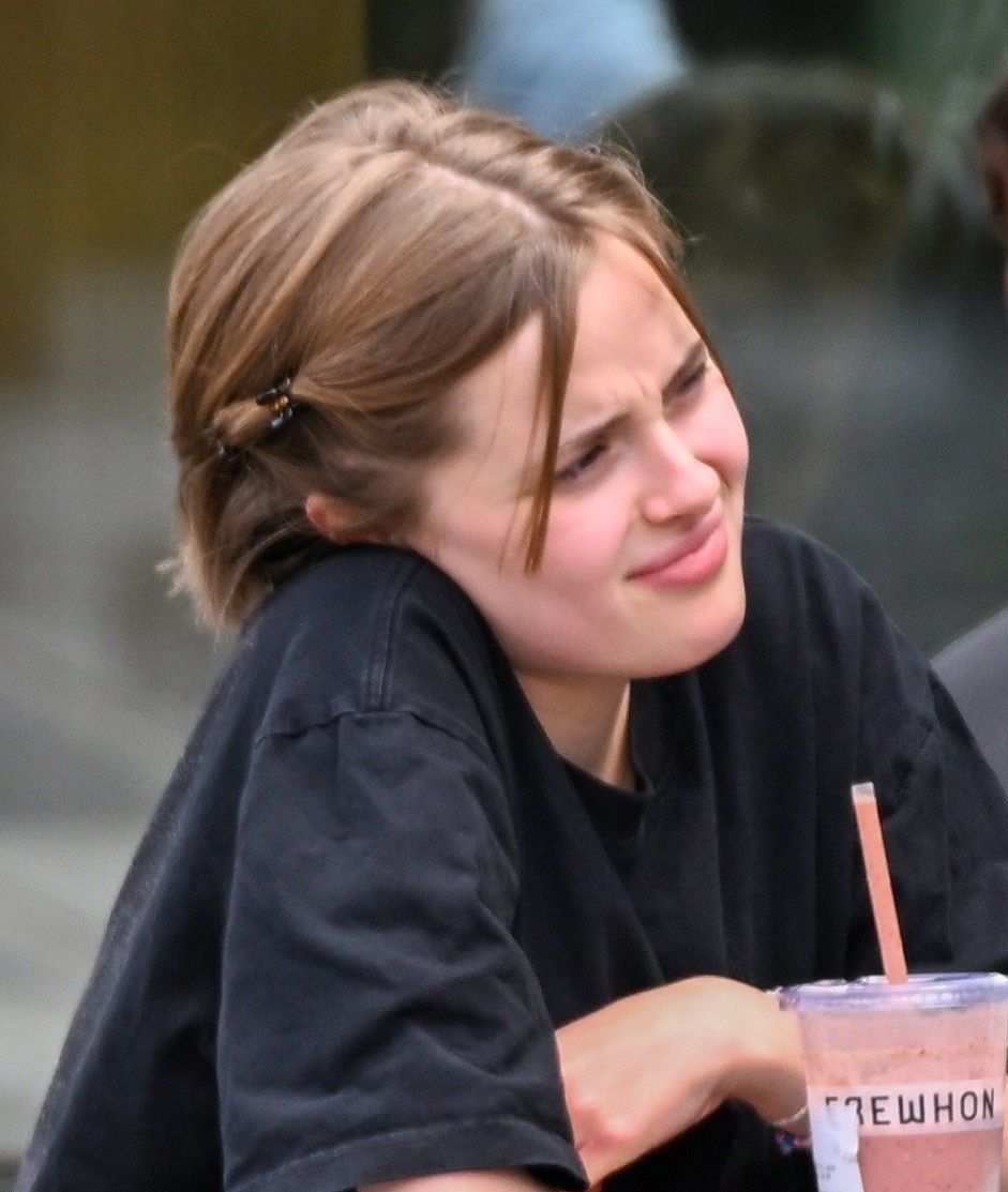 Dawno niewidziana Vivienne Jolie-Pitt "przyłapana" na mieście