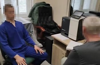 Brutalny atak na ochroniarza Biedronki. Policja publikuje wstrząsające nagranie