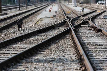 Tragedia pod Poznaniem. Śmierć młodego mężczyzny na torach