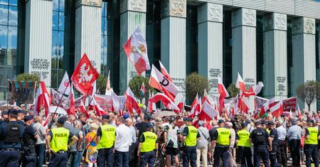 "Chaos i anarchia w Polsce". Niemcy o Tusku i sądownictwie