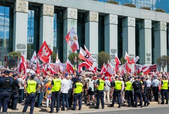 "Chaos i anarchia w Polsce". Welt am sonntag o Tusku i sądownictwie