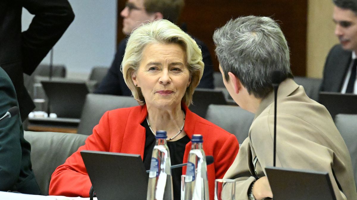 BRUSSELS, BELGIUM - JANUARY 05: EU Commission President Ursula von der Leyen (L) is seen as members of the European Union (EU) Commission visit the Belgian Presidency as the launch of Belgian Presidency for the Council of the European Union, at the Egmont Palace in Brussels, Belgium on January 05, 2024. (Photo by Dursun Aydemir/Anadolu via Getty Images)