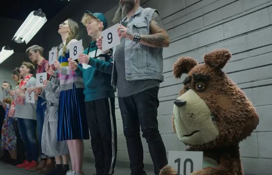 Plushak uwalnia podejrzanych w spocie promującym duże zadowolenie klientów Plush na Kartę (wideo)