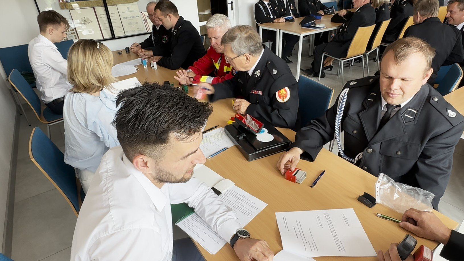 Strażacy ochotnicy z trzech powiatów (radomszczański, piotrkowski, opoczyński) podpisali w KP PSP w Radomsku umowy z Wojewódzkim Funduszem Ochrony Środowiska