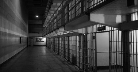 Ktoś włamał się do systemu kamer więziennych i zorganizował transmisję na żywo