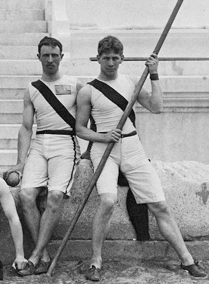 Robert Garrett i Albert Tyler na Igrzyskach Olimpijskich w Atenach w 1896 r. fot. domena publiczna