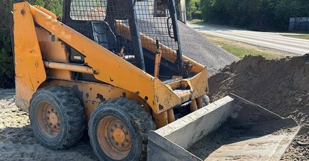 Dramat podczas prac brukarskich. Przygniotło mu nogę