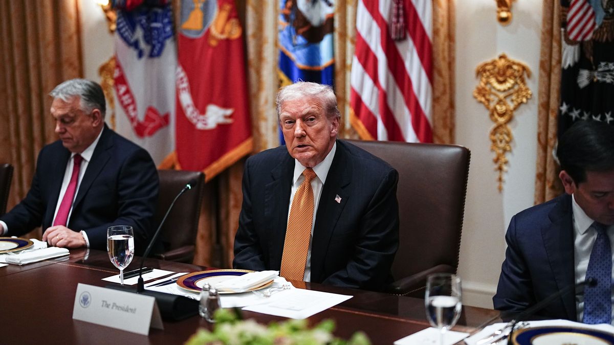 US President Trump welcomes Hungarian Prime Minister Orban to White House
epa12511051 United States President Donald J Trump (C) hosts a bilateral lunch with Prime Minister of Hungary Viktor Orban (L) in the Cabinet Room of the White House in Washington, DC, USA, 07 November 2025.  EPA/AARON SCHWARTZ / POOL 
Dostawca: PAP/EPA.
AARON SCHWARTZ / POOL
45th President, 47th President, 2025, America, American, Americas, Chief Executive, Commander-in-Chief, DC, Donald John Trump, Donald Trump, foreign affairs, foreign policy, global economy, government, inside the Beltway, international, international relations, leaders, meeting, national, news, North America, people, political, politicians, politics, POTUS, President Trump, presidential, the District, The Donald, U.S., United States, United States of America, US, USA, Washington, Washington DC, White House