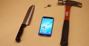 W skrócie: Galaxy S6 edge i One M9 w starciu z kluczami, nożem i młotkiem