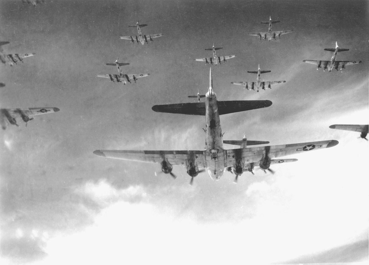 Formacja bombowców B-17 - zdjęcie ilustracyjne