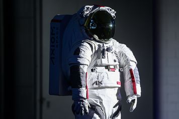 Skafandry na Księżyc w wersji "light". NASA tnie wymagania w programie Artemis