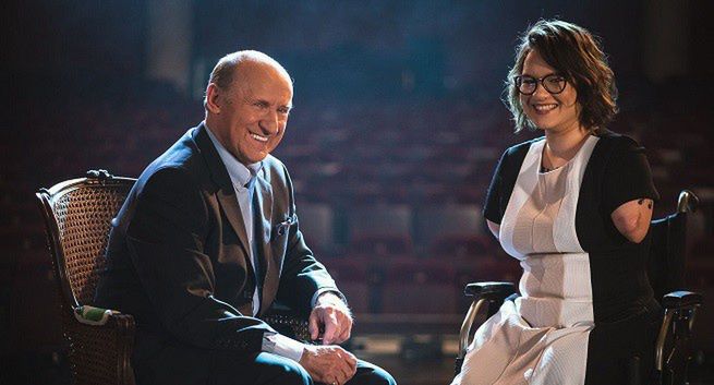 Piotr Fronczewski, Julia Wieniawa i Michał Szpak w spotach promujących Fundację Polsat (wideo)