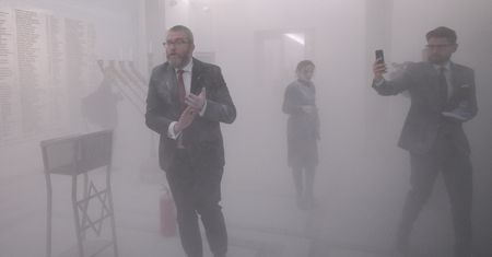 Siedem zarzutów dla Grzegorza Brauna. Chodzi m.in. o szarpanie ministra zdrowia