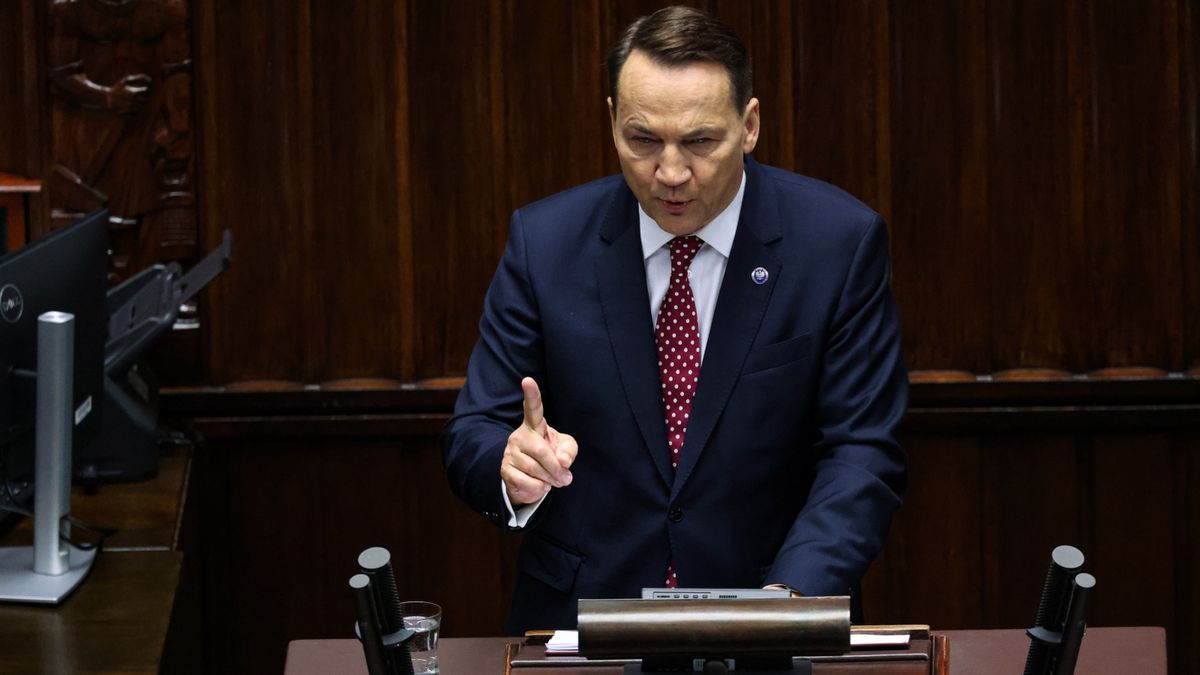 Radosław Sikorski
Warszawa, 26.02.2026. Wicepremier, minister spraw zagranicznych Radosław Sikorski przedstawia expose ws. priorytetów polskiej polityki zagranicznej w Sejmie, 26 bm. (sko) PAP/Albert Zawada
Albert Zawada
10 10. X kadencja kadencji, mównica, obrady, obrady Sejmu, polityk, polityka, posiedzenie, sala obrad, sala plenarna, sala posiedzeń, sejm, sejmu