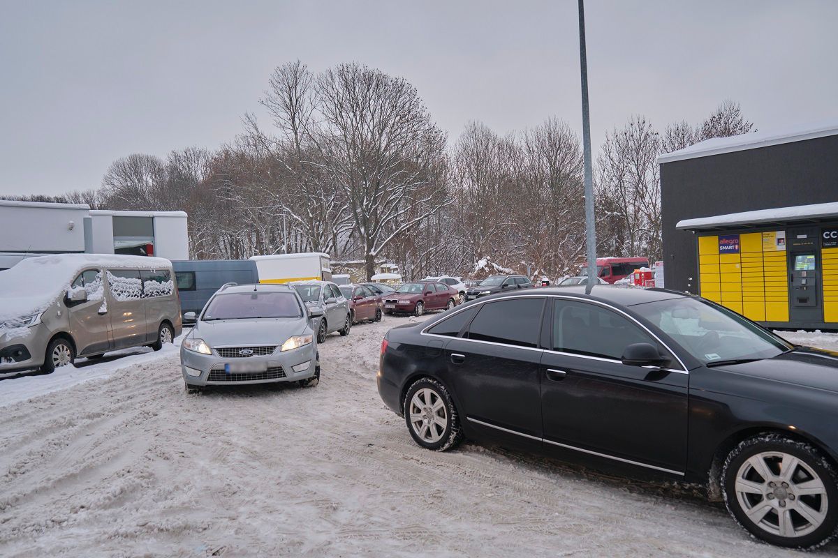 Kolejka aut po paliwo w promocji na stacji Circle K przy al. Tysiąclecia w Lublinie