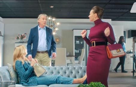 Małgorzata Socha testerką sofy w reklamie salonów Agata