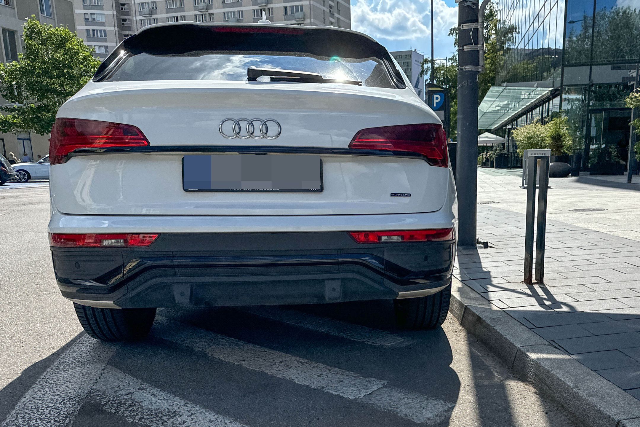 Weronika Rosati widziana na mieście