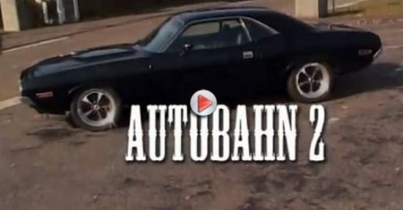 Czterdziestolatek pędzi po autostradzie [wideo]