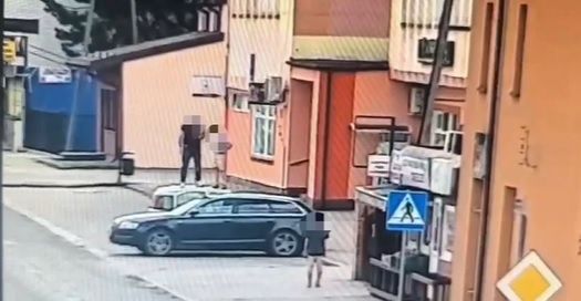 Mszczonów: 44-latek zatrzymany za skakanie po dachach samochodów. Straty oszacowano na 6800 zł! [VIDEO]