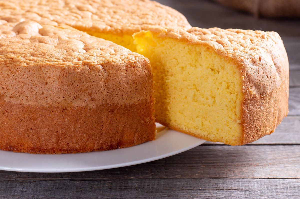 Mastering the perfect sponge cake: A guide without baking powder