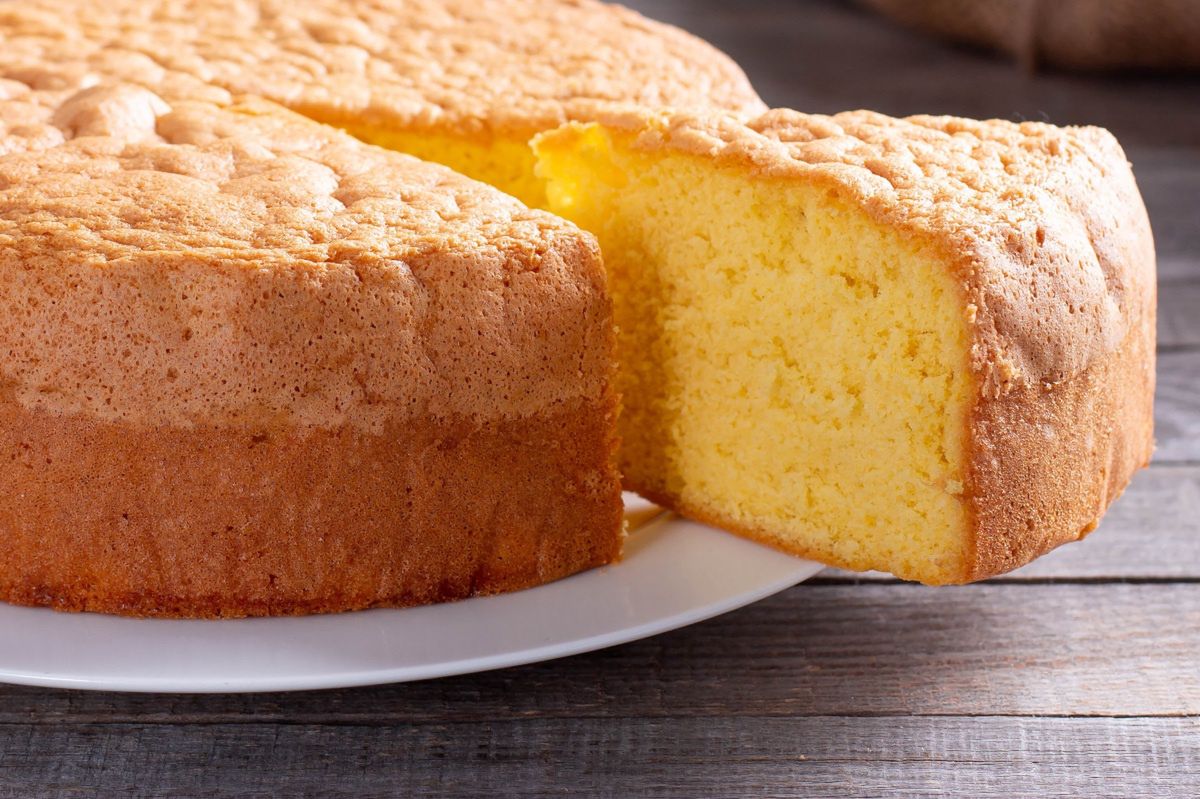 Fluffy and risen sponge cake