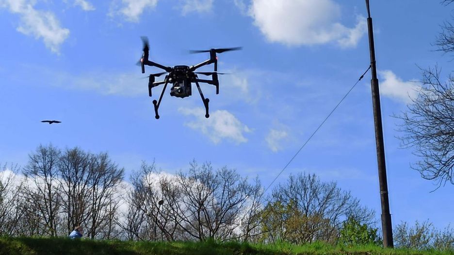 Będzin. Dron pomaga policjantom w walce z piratami drogowymi.