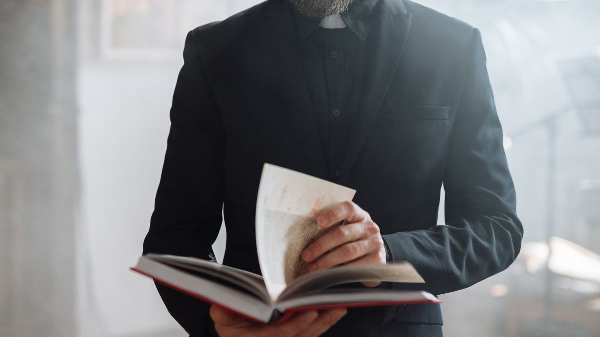 Diecezja kaliska wypłaciła odszkodowanie molestowanemu przez księdza 