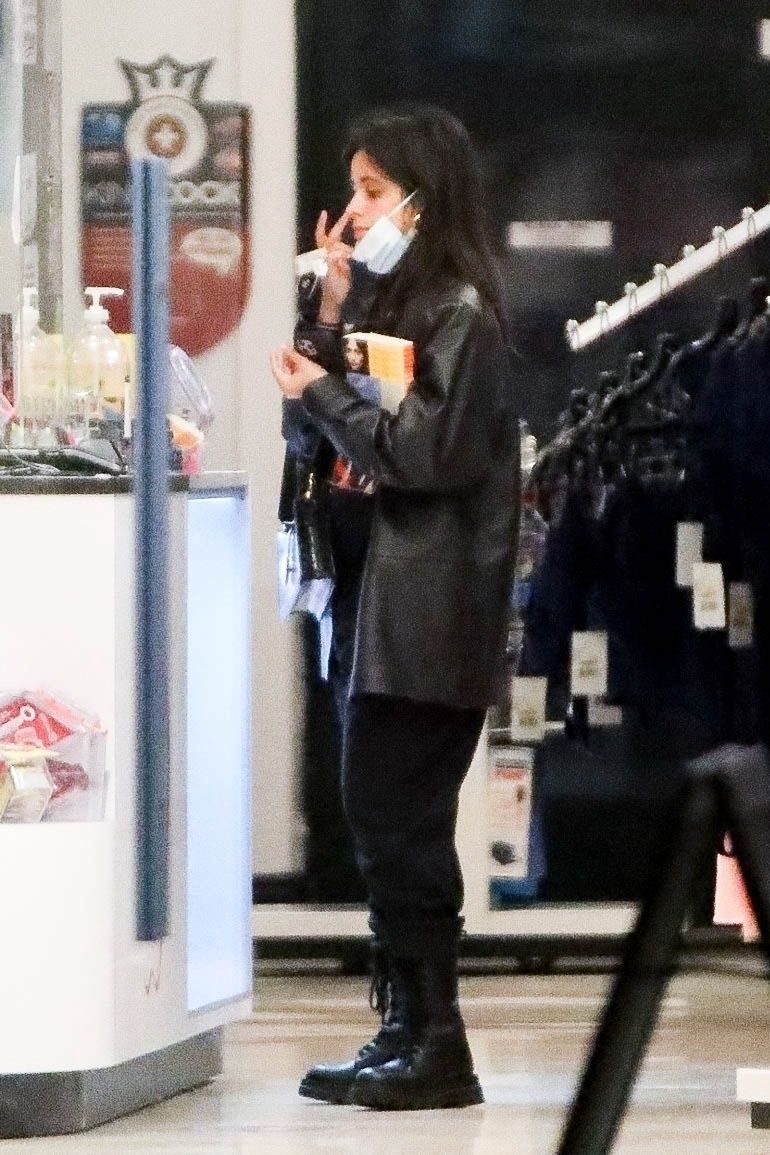 Camila Cabello na zakupach w sex shopie