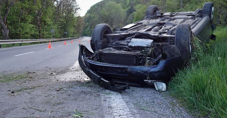 Dachowanie na A1 pod Częstochową. Jedna osoba trafiła do szpitala