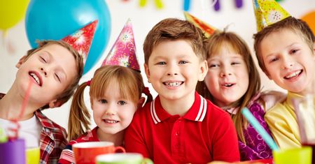 Zaplanuj kinderparty i zaproś dzieci do kuchni. Oto potrawy, które mogą przygotować samodzielnie