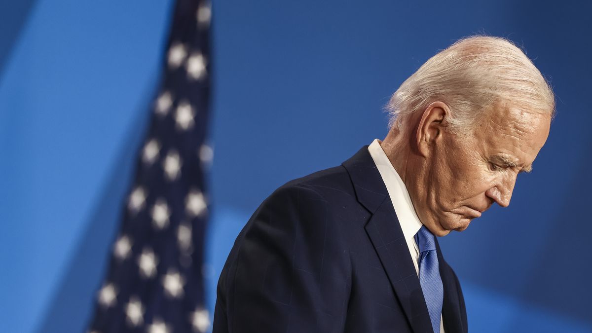 (FILE) - US President Joe Biden speaks during a press conference on the sidelines of the 75th Anniversary of the North Atlantic Treaty Organization (NATO) Summit at the Walter E. Washington Convention Center in Washington, DC, USA, 10 July 2024 (reissued 21 July 2024). Joe Biden on 21 July announced he would not seek re-election in November 2024. �While it has been my intention to seek reelection, I believe it is in the best interest of my party and the country for me to stand down and to focus solely on fulfilling my duties as President for the remainder of my term�, Biden announced on his X (formerly Twitter) account. EPA/JIM LO SCALZO Dostawca: PAP/EPA.