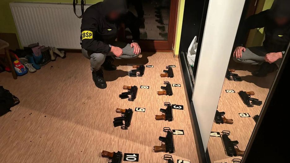 Sprzedawał broń przestępcom. Polski handlarz zatrzymany przez Europol