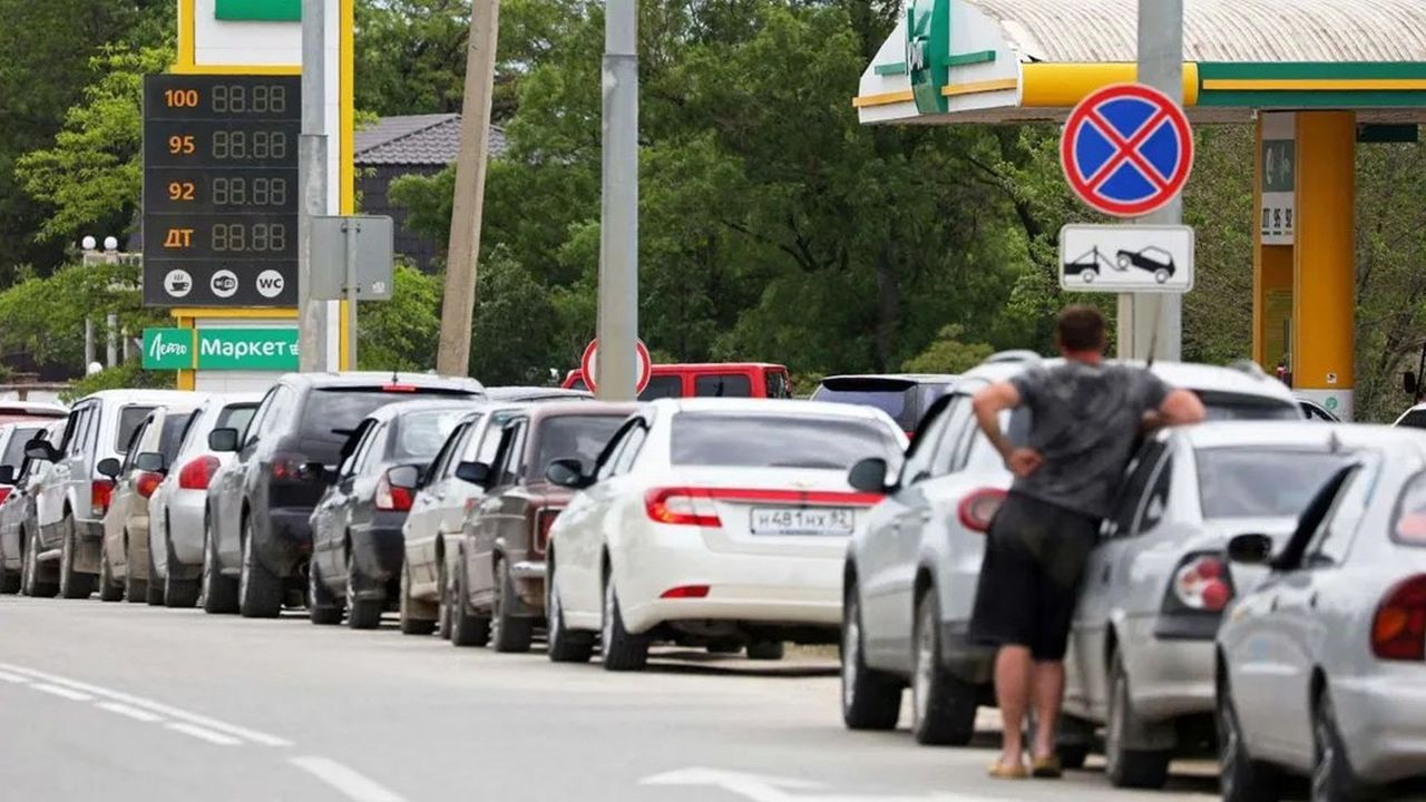 Kryzys paliwowy na Krymie. Limity z kodem QR i wielogodzinne kolejki na stacjach