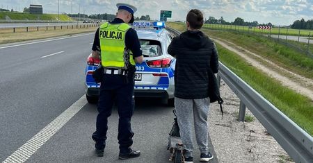 Hulajnogą przez DK40. Policja zatrzymała 11-latka