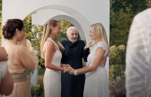 Ślub dwóch kobiet w reklamie Yes. "Jestem kobietą. Jestem przyszłością"