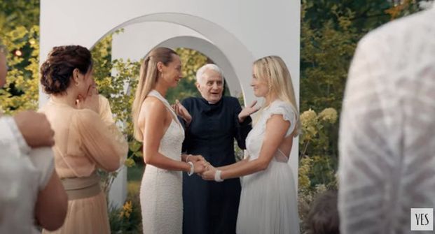 Ślub dwóch kobiet w reklamie Yes. "Jestem kobietą. Jestem przyszłością"