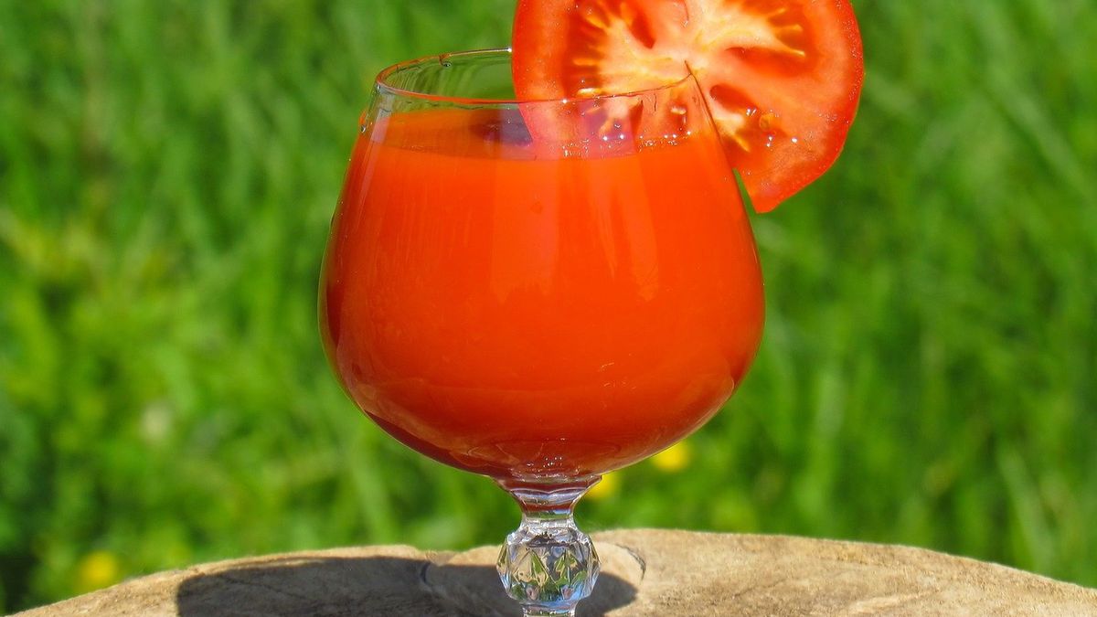 Sok z pomidorów jest bardzo korzystny dla zdrowia.