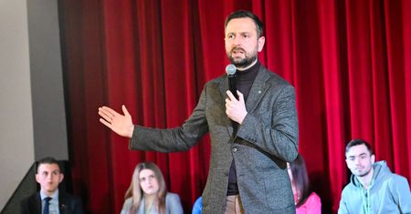 Władysław Kosiniak-Kamysz: miód z Ukrainy zalewa Polskę. Pszczelarze alarmują